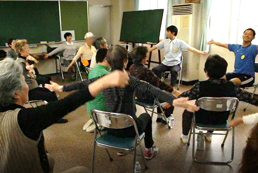An exercise class held by the Japan MO