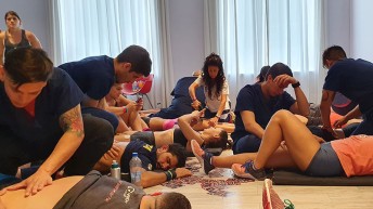 Photographie montrant des étudiants en physiothérapie en Argentine