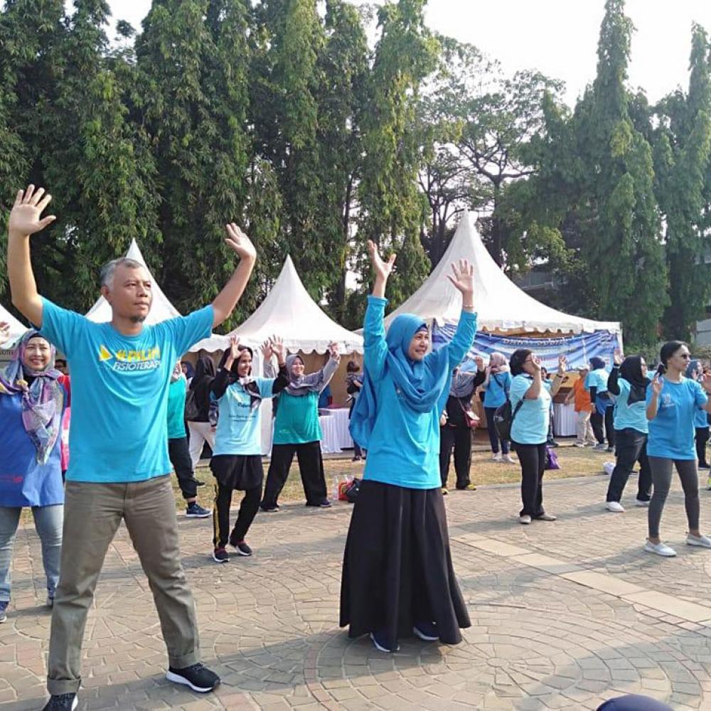 Foto zeigt eine Feier in Indonesien zum Welt-PT-Tag 2019