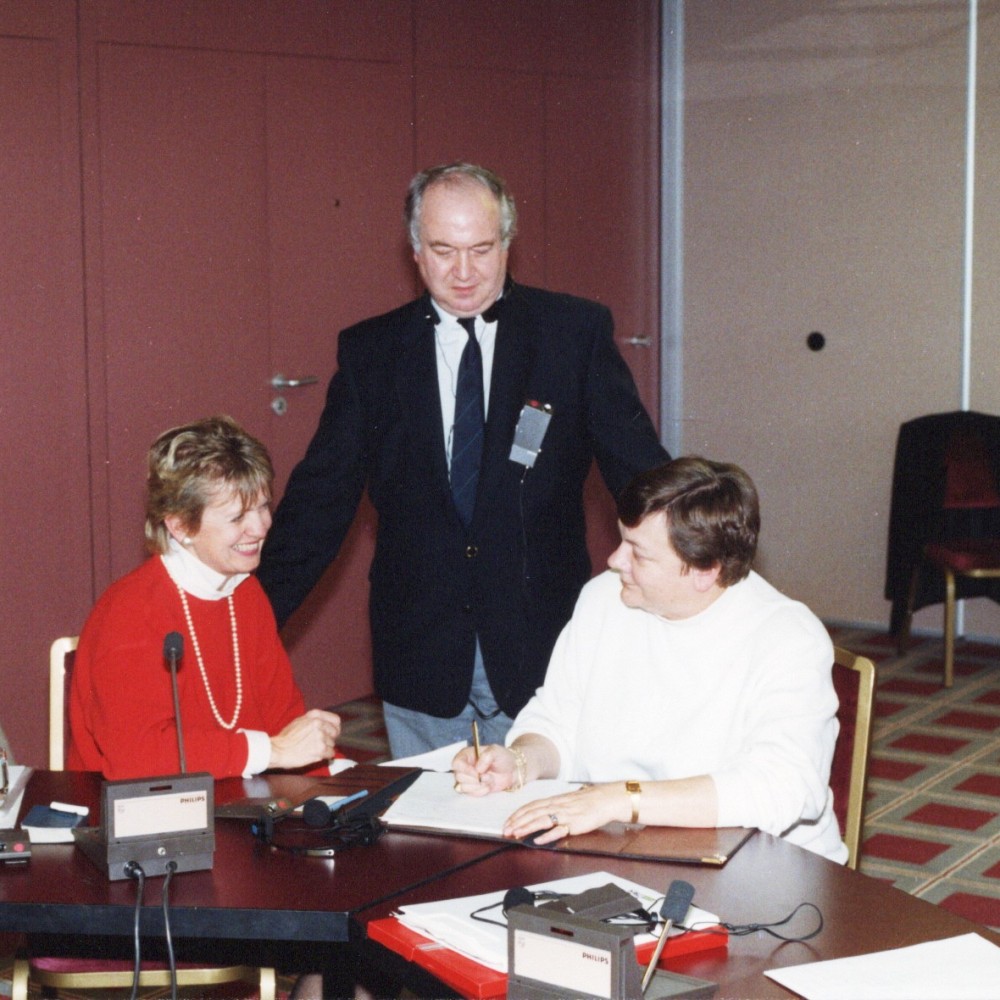 David Teager lors de la réunion inaugurale de la région Europe en 1990