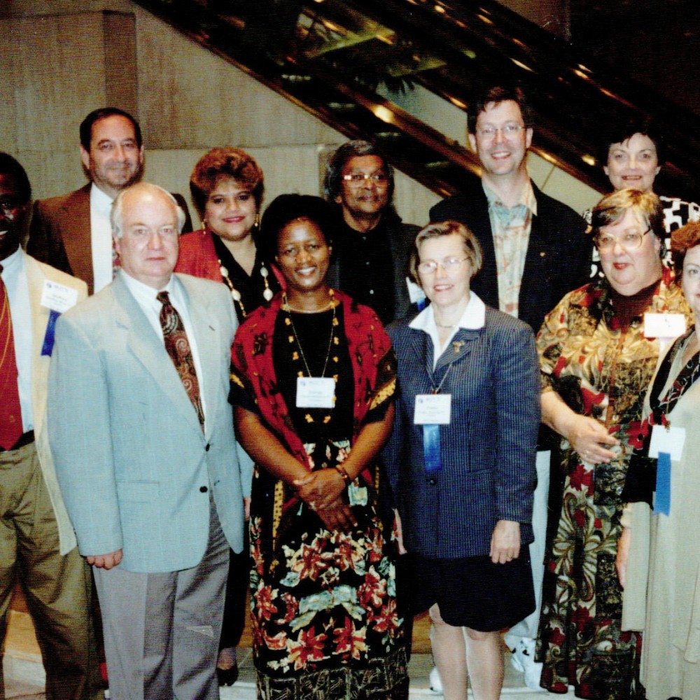 David Teager and delegates at WCPT congress in 1995