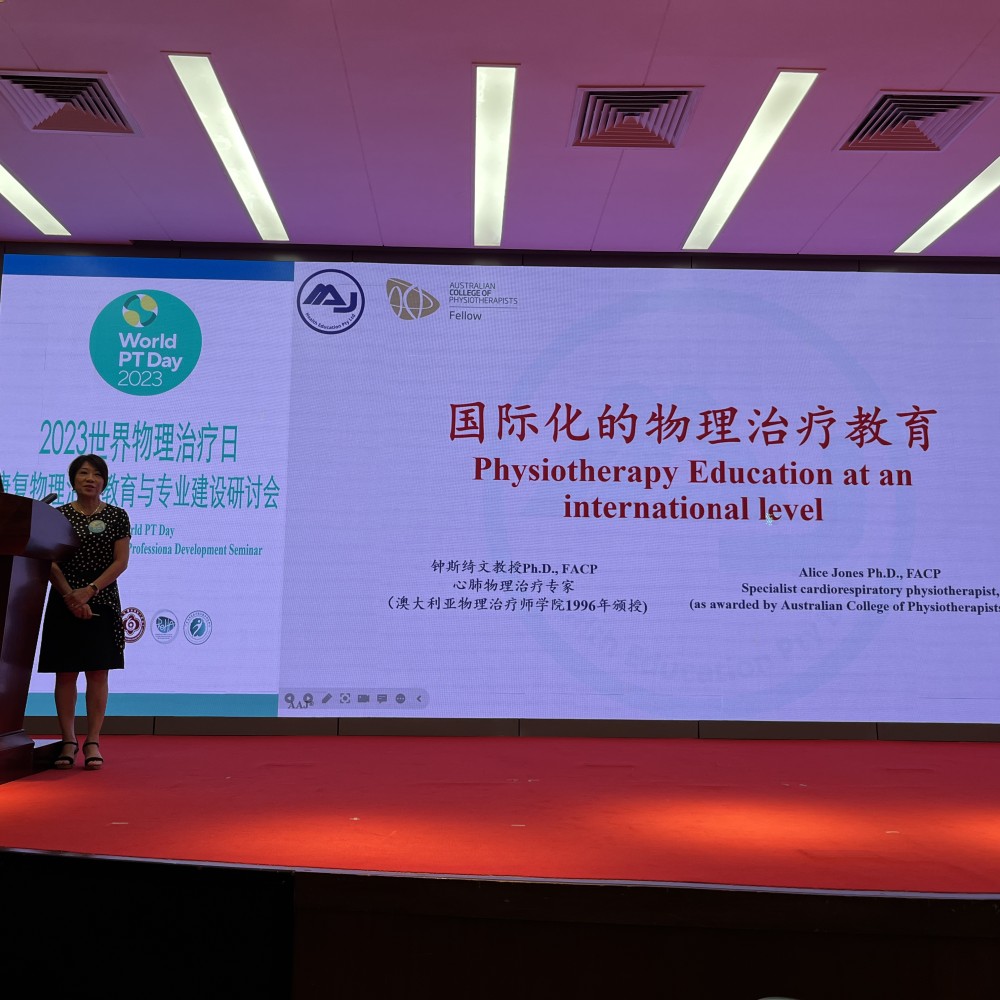 Die Mitarbeiter der Weltphysiotherapie feiern im September 2023 den Welt-PT-Tag in China