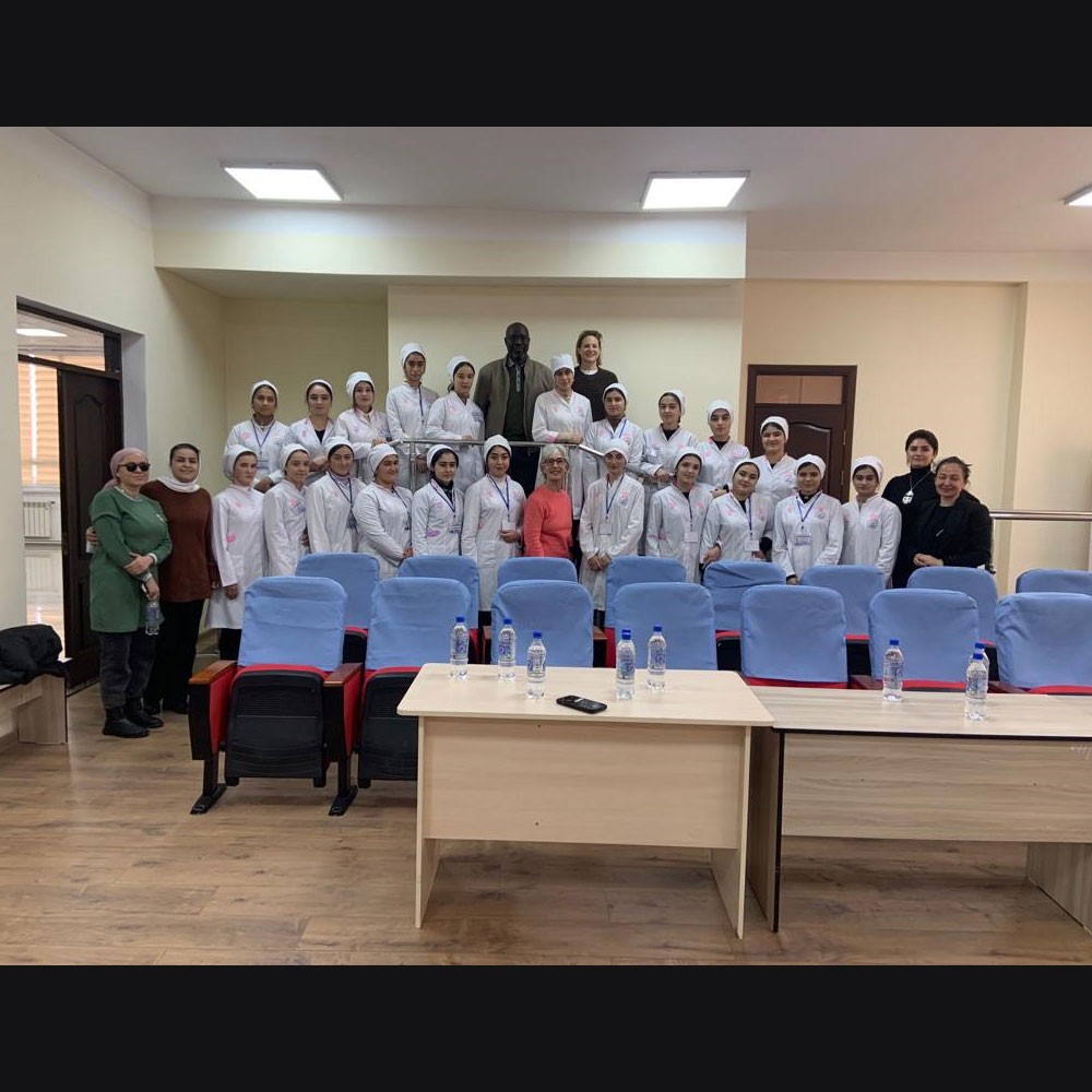 タジキスタン初の理学療法士教育プログラムのマイルストーン |世界理学療法