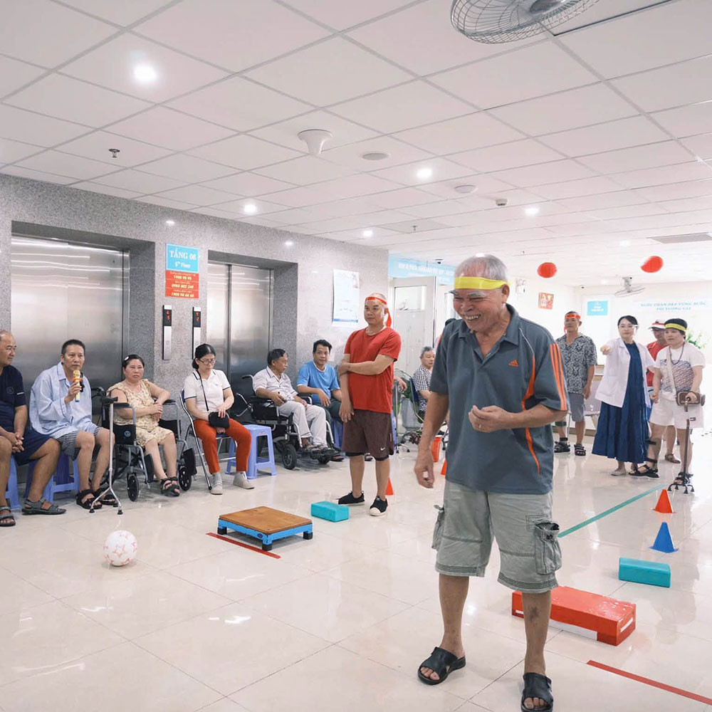 Photo showing activities held to mark World PT Day 2026 in Vietnam