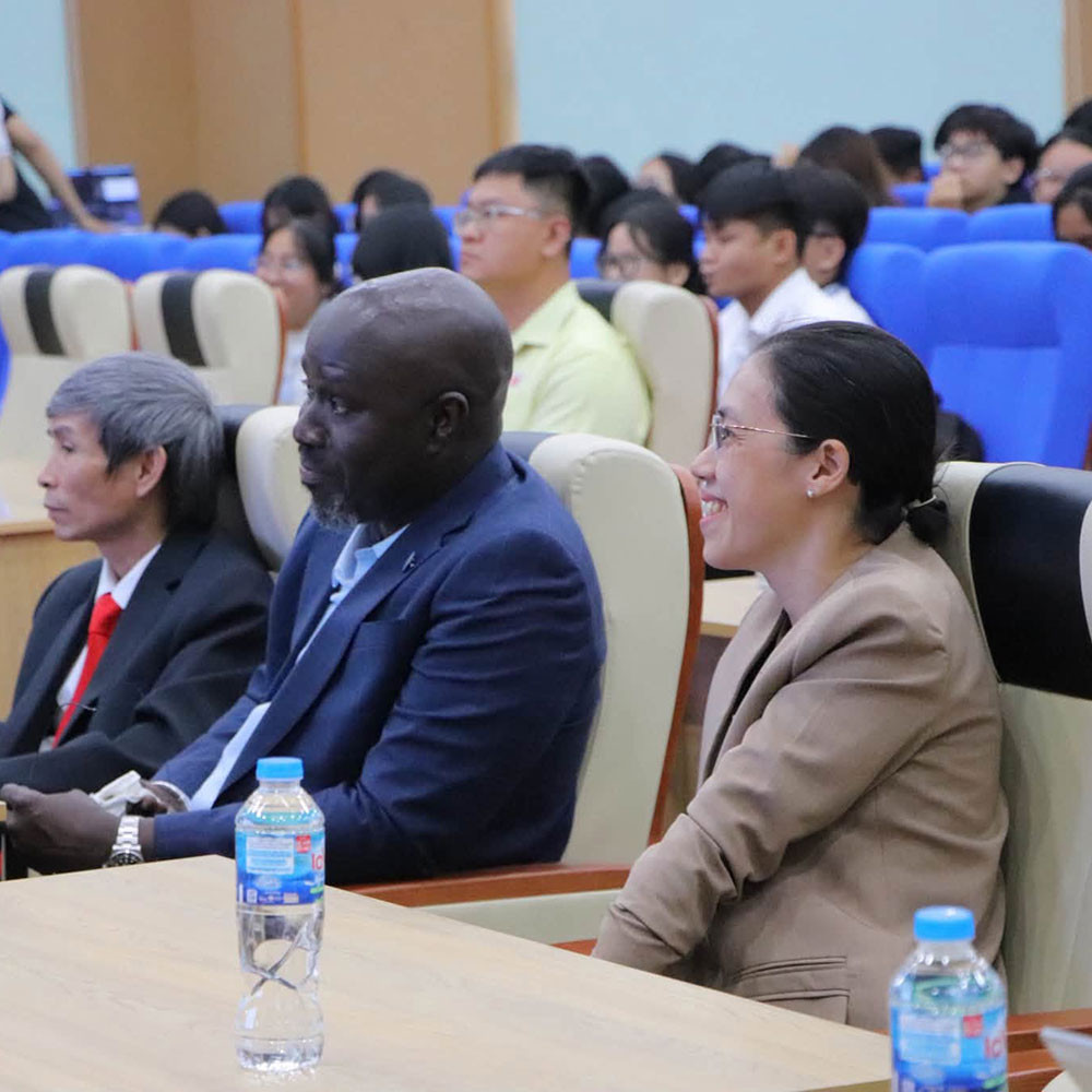 Photo showing activities held to mark World PT Day 2026 in Vietnam