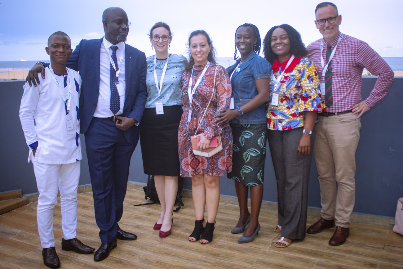 写真、左から: ジョセフ・マーシャル・カポ・チチ、世界理学療法アフリカ地域委員長。 プログラムおよび開発の世界理学療法責任者、Sidy Dieye。 Heidi Kosakowski、ワールド フィジオセラピー メンバーシップの責任者。 Houda Lahlou、世界理学療法アフリカ地域執行委員会メンバー。 プリシラ・オンドガ、世界理学療法アフリカ地域執行委員会メンバー。 アルバータ ロックソン、ワールド フィジオセラピー アフリカ地域執行委員会メンバー。 世界理学療法の最高経営責任者であるジョナソン・クルーガーは、次のように述べています。