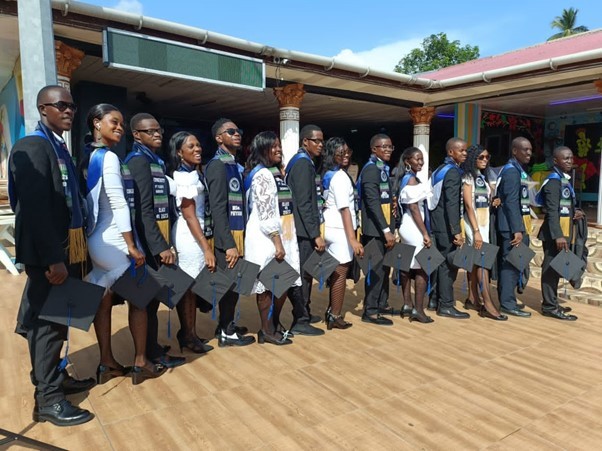 Diploma-uitreiking in Sierra Leone