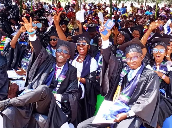 Ceremonia de graduación en Sierra Leona