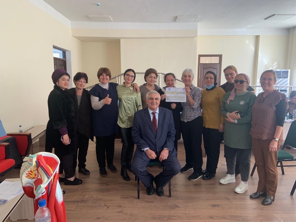 Participantes en un taller sobre educación en Tayikistán
