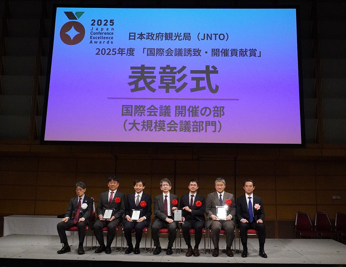 Photo of JPTA receiving Japan Excellent Conference Award 2025