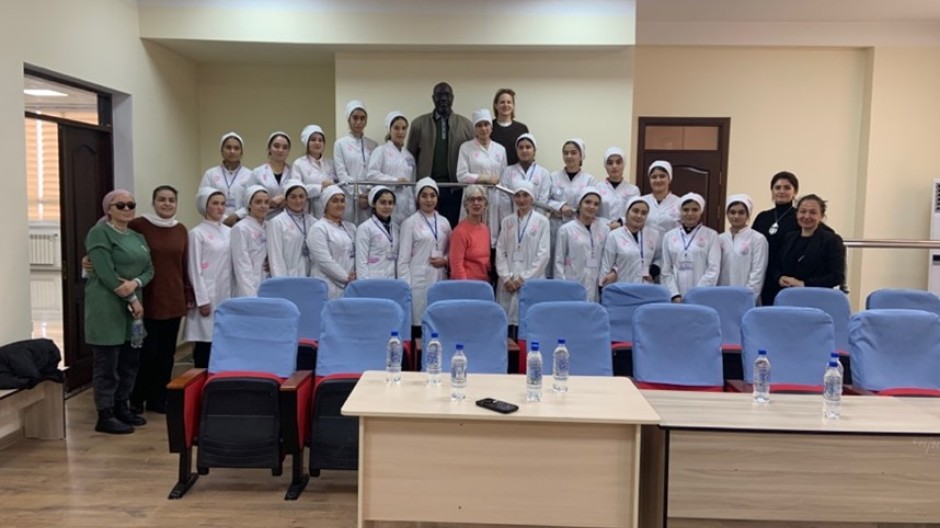 Foto de estudiantes de fisioterapeuta en Tayikistán