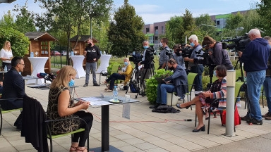 Foto einer Pressekonferenz des slowenischen Verbandes der Physiotherapeuten zum Welt-PT-Tag 2020