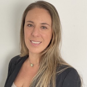 Headshot of Luciana Mendonça