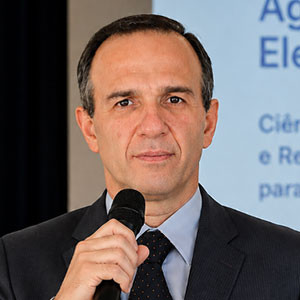 Headshot of Rinaldo Guirro